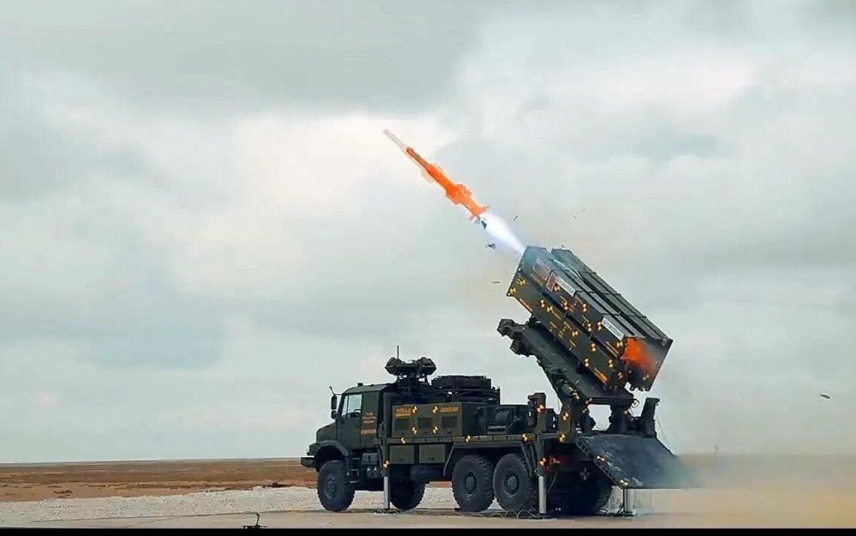 DenizEmiraa's tweet photo. 🧠⚙️🔗🦾 : How is Turkiye catching Israel's F-35s?

There are only 7 countries in the world capable of producing radars that can detect F-35s.

The U.S, China, Russia, Israel, Germany, France, and Türkiye .

The ERALP & ALP series radars produced by ASELSAN can detect F-35s from hundreds of kilometers away.

ASELSAN-produced radars not only detect the F-35 but also use AI artificial intelligence models to calculate exactly where the aircraft will be in the sky 2 seconds or 5 seconds later.

From there, the job passes to the SIPER-1 missiles. After the missile is launched, the radar inside it doesn't activate immediately.

The ground-based Command and Control directs the missile toward the F-35. This way, the target doesn't notice the incoming missile. This continues until the terminal flight phase. Only when SIPER  reaches 15-20 kilometers from the target does it activate its own high-frequency radar and lock onto the F-35.

And there are the Siper 2s, which is final test firing in June was successfully completed.

The SIPER 2s, are in the serial production phase, are an unavoidable missile thanks to the second engine it ignites in the terminal phase, its speed reaching 5 Mach, and its heat and infrared capabilities that it can deploy against ELECTRONIC jammers. Its operational altitude is even higher than the maximum altitude of F-35s.

Of course, this isn't TÜRKIYE only defense asset.

With the KIZILELMA and F-16 Özgür Project, our platforms equipped with the Murad AESA radar also provide Turkiye with a significant advantage in air-to-air combat.

Since the Murad AESA radar is produced with GALIOUM Nitride (GaN) semiconductor technology, it is far more effective than the Gallium Arsenide-based radars found in F-35s. The U.S has now begun transitioning to Gallium Nitride technology, which we use and which has much higher power density and thermal efficiency. _ additionally Turks was partaking F35’s production know weak and strong point of it 😘 
-Özay Şendir/Milliyet