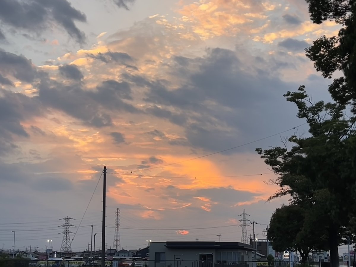 furiaogu's tweet photo. 太陽が沈むように
夏が沈んでいくね https://t.co/bsJtCUuIx4