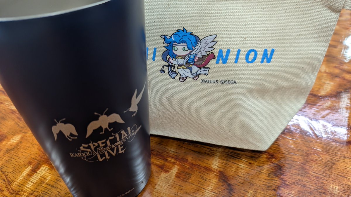 ATLUS_Gamemusic's tweet photo. 先ほど『RAIDOU VS 真・女神転生Ⅴ Vengeance スペシャルライブ』にて発表された悪魔人気投票の結果ですが、1位のモスマンに加え、2位のドミニオンのグッズも作りました！！こちらはライブ終了後に会場内・会場外グッズ販売エリアの2箇所にて販売します。数に限りがあるため完売するかもしれませんが、追って受注販売も行いますのでご安心ください🌝

モスマン、おめでとうございます！！

#真VV #ライドウ #メガテン