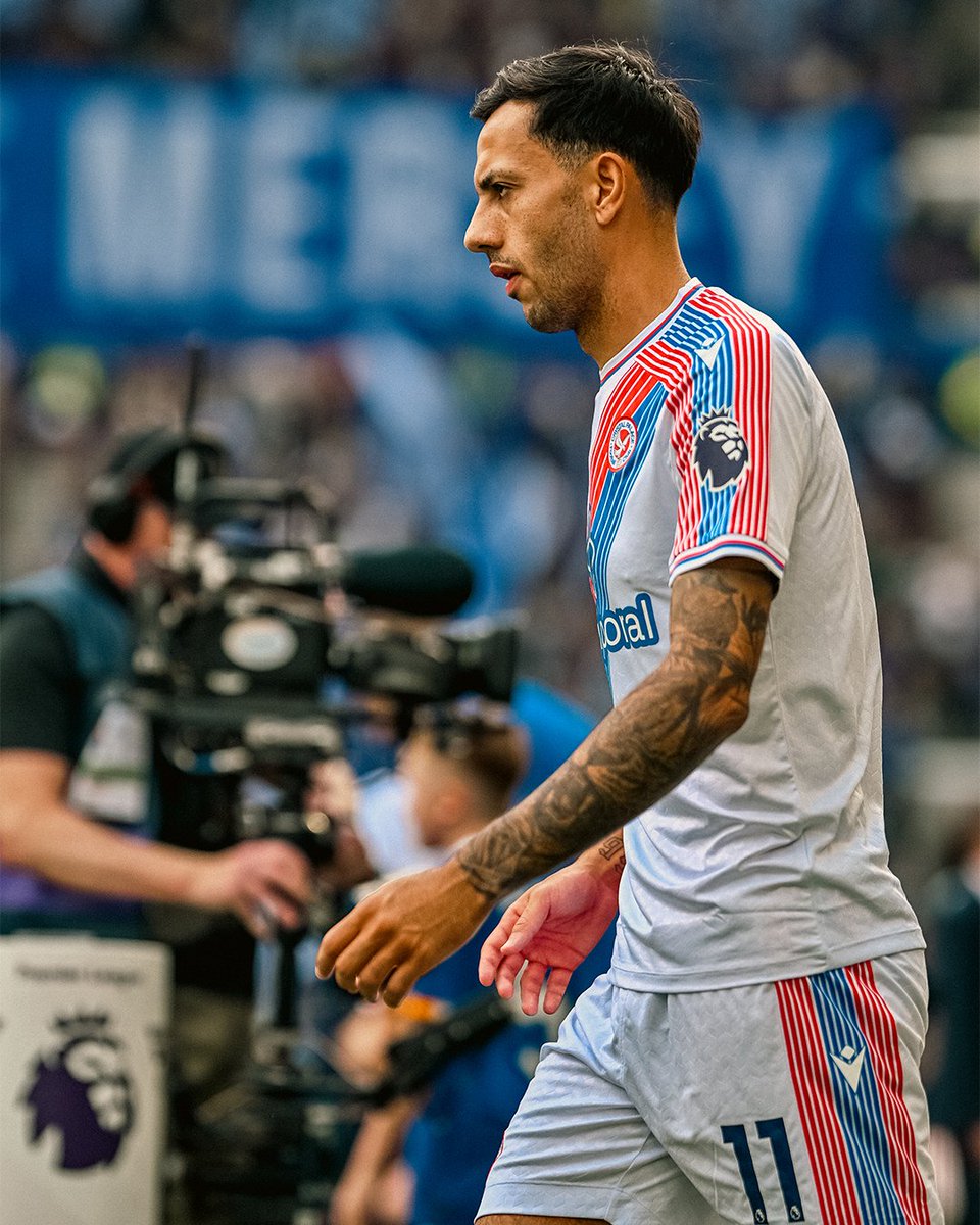 CPFC's tweet photo. The first time in Palace colours for Dwight McNeil 🦅 https://t.co/ZFzMZNiiS2