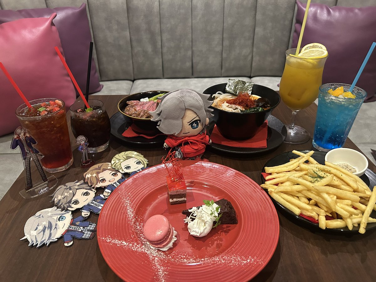 hjkusinym's tweet photo. 先週パセラさんのレベクロバースデー行ってきました♪ 本当にいつも嬉しい楽しい美味しいコラボですが マジでいつまで続くんだって恐怖も感じます♡ https://t.co/y5rhaJew08