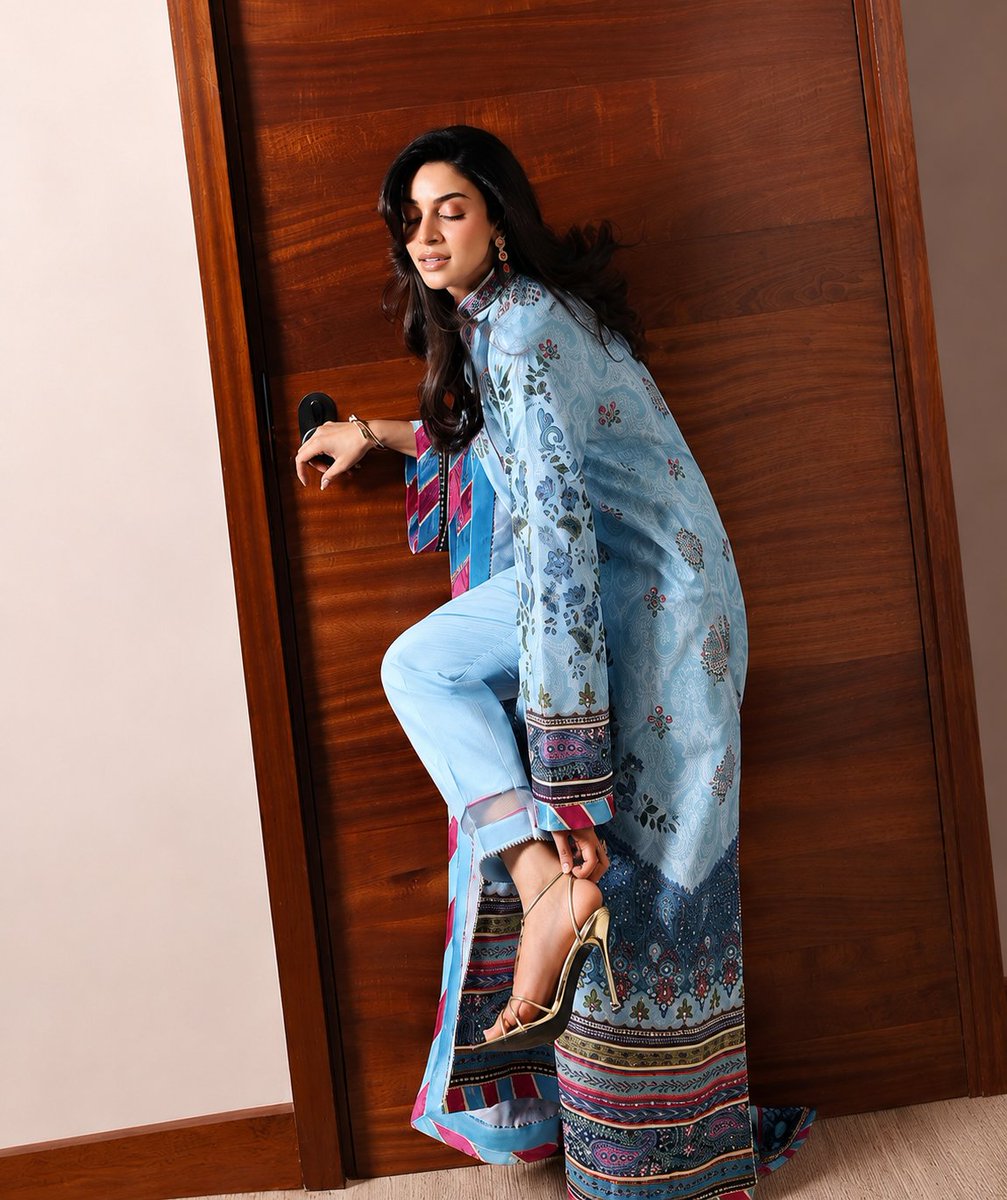 momocreation_14's tweet photo. I want her wardrobe now 😩 
#anmolbaloch #anmol #nashtar https://t.co/dusGWelrGV
