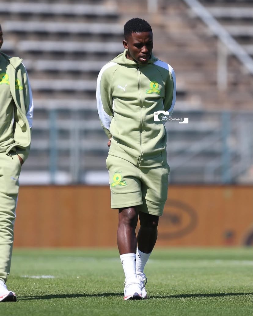 SundownsZone's tweet photo. 🟡Pitch inspection🏟️✅ 

Warm up next Masandawana 🟡

Nuno Santos back on the matchday squad.   

#Sundowns #MTN8 #WafaWafa #NeverStopRising https://t.co/B93g1HLpFE