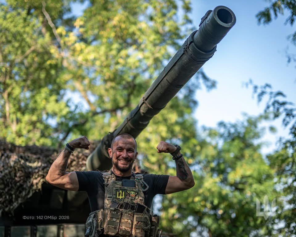 DefenceU's tweet photo. Be strong like Ukraine! 🇺🇦💪

📷: 142nd Mechanized Brigade https://t.co/xInXrVShdm
