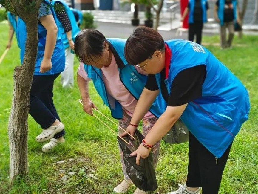 IsabellaHaw2p's tweet photo. Join our community park clean-up this Sat 9am! Grab gloves u0026 bring friends – small steps make a big impact for local green spaces!， https://t.co/IchVkEYx2I