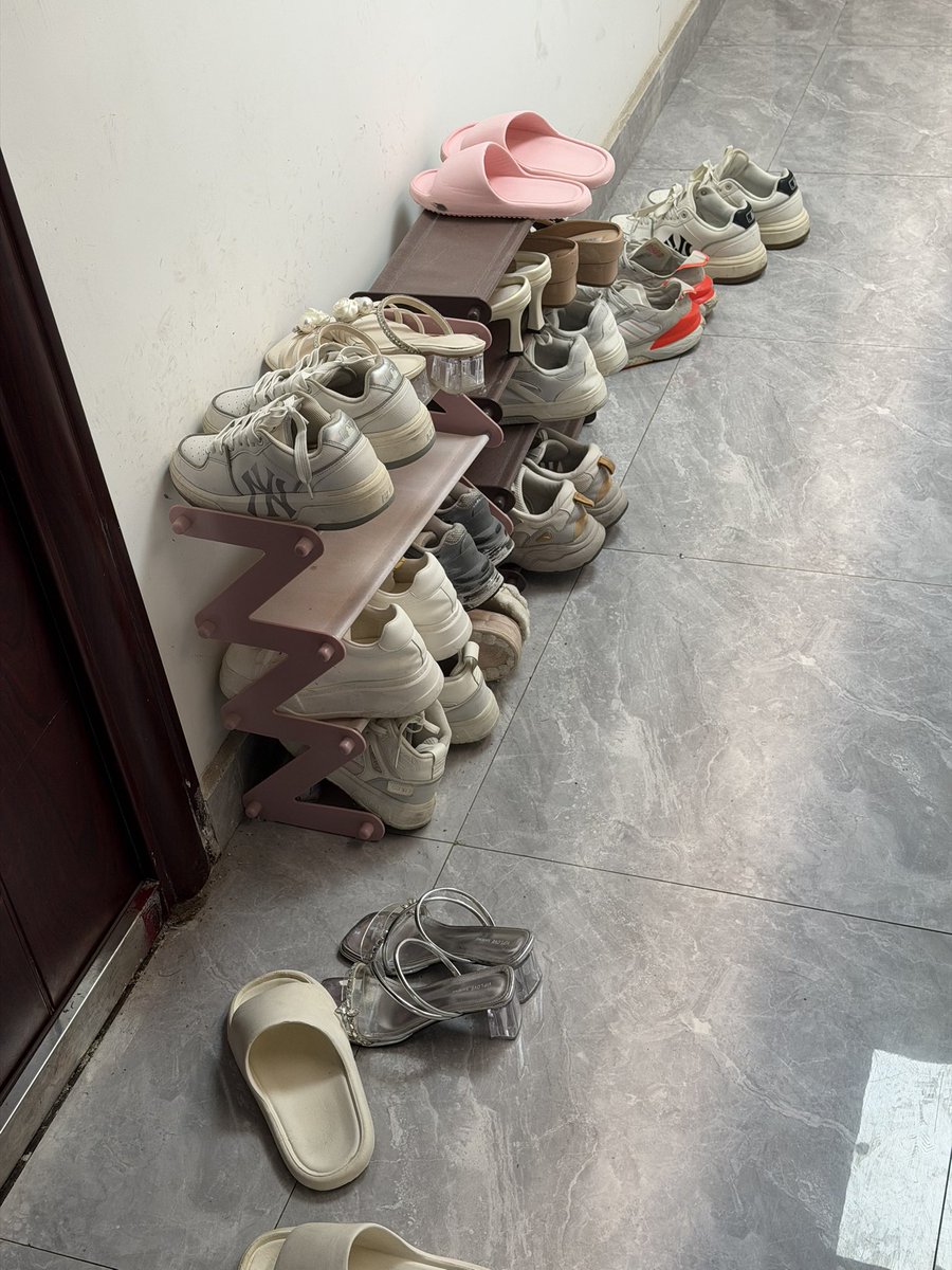 0rrrral's tweet photo. 扫了一下午累死了，步数都到2万，楼都太高了，还有很多。#扫楼 #打胶 https://t.co/HBFwOfG9uK