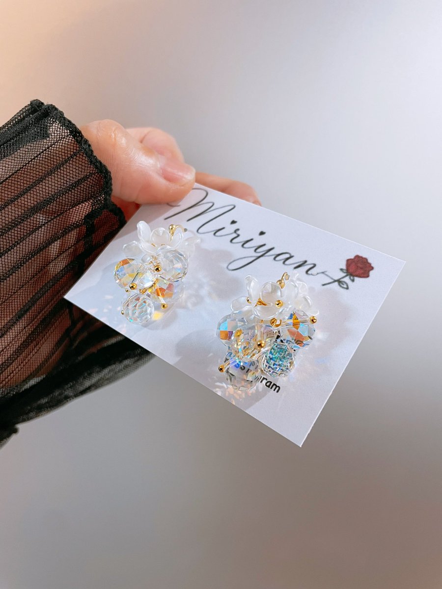 Miriyan_ac's tweet photo. 本日は追納用に沢山お作りした中から
とても愛らしく仕上がったよ♡
キラキラと輝く大人ガーリーなデザインに仕上げました♡

2点だけminneに出品してます♡

【常設委託販売】
🌷MEOW なんばCITY店🌷
【場所】
〒542-0076
大阪府大阪市中央区難波5丁目1-60
なんばCity 南館2階
営業時間→11時～21時 https://t.co/AwJF994qZJ