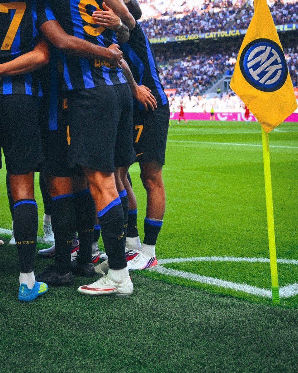 FBiasin's tweet photo. Inter, ultimi giorni di mercato:

- Il club lavora alle uscite di Asllani e Massolin
- Luis Henrique resta in rosa
- Non è previsto l’inserimento di una quinta punta che, giocoforza, toglierebbe spazio alle altre
- Stankovic non si muove 

Il gruppo squadra è ritenuto equilibrato e competitivo con concorrenza ad alto livello in ogni ruolo.