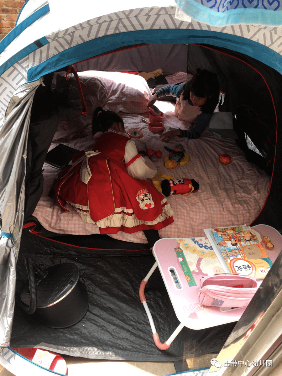 Nitudeka19's tweet photo. Today’s adventure: building a pillow fort with my 5-year-old! Laughing over wobbly walls and silly snack breaks—best weekend memory ever ， https://t.co/KWW1nmuGcz