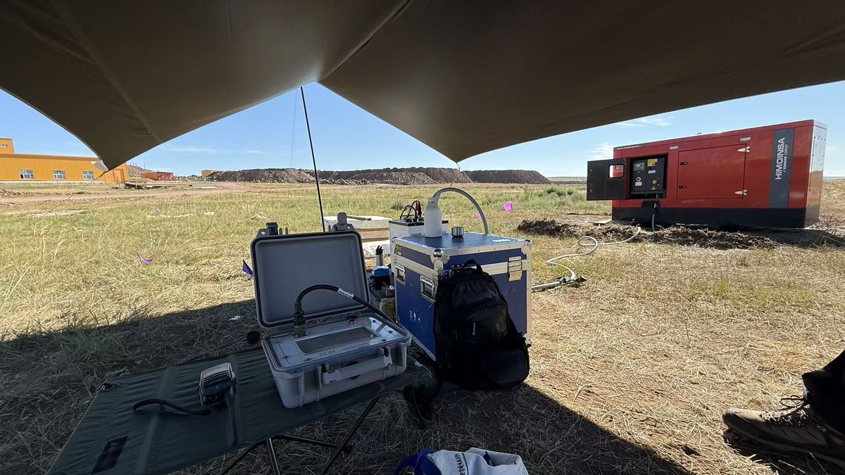 GEOSEEK_X's tweet photo. The Earth gets struck by ~8M lightning bolts daily ⚡—our Induced Polarization (IP) survey is just a gentle tickle! Completely harmless to the land, but powerful for discovery. 🌍

Why IP? It detects chargeability anomalies from disseminated metallic sulfides (Cu/Au/Pb/Zn). 💎 https://t.co/NkrL2Q8NwL