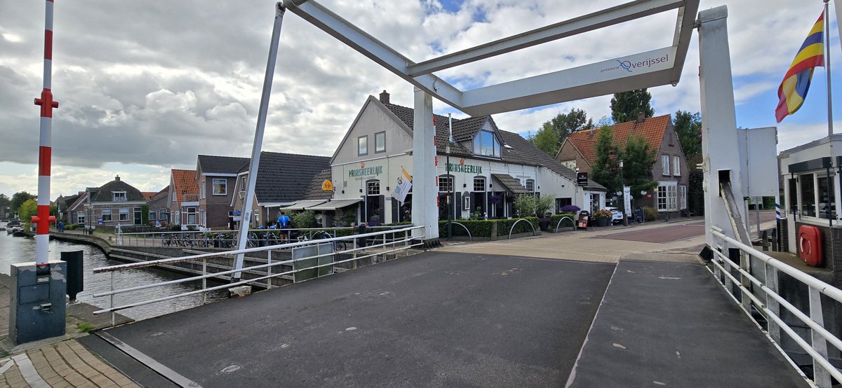 Martin1960's tweet photo. 15 km tegen de wind in naar #Ossenzijl. Van hieruit het moerasgebied #Weerribben / #Wieden in,  richting het mysterieuze en afgelegen #Kalenberg... 😎🚴‍♀️☁️ https://t.co/wZsSPCvYvM