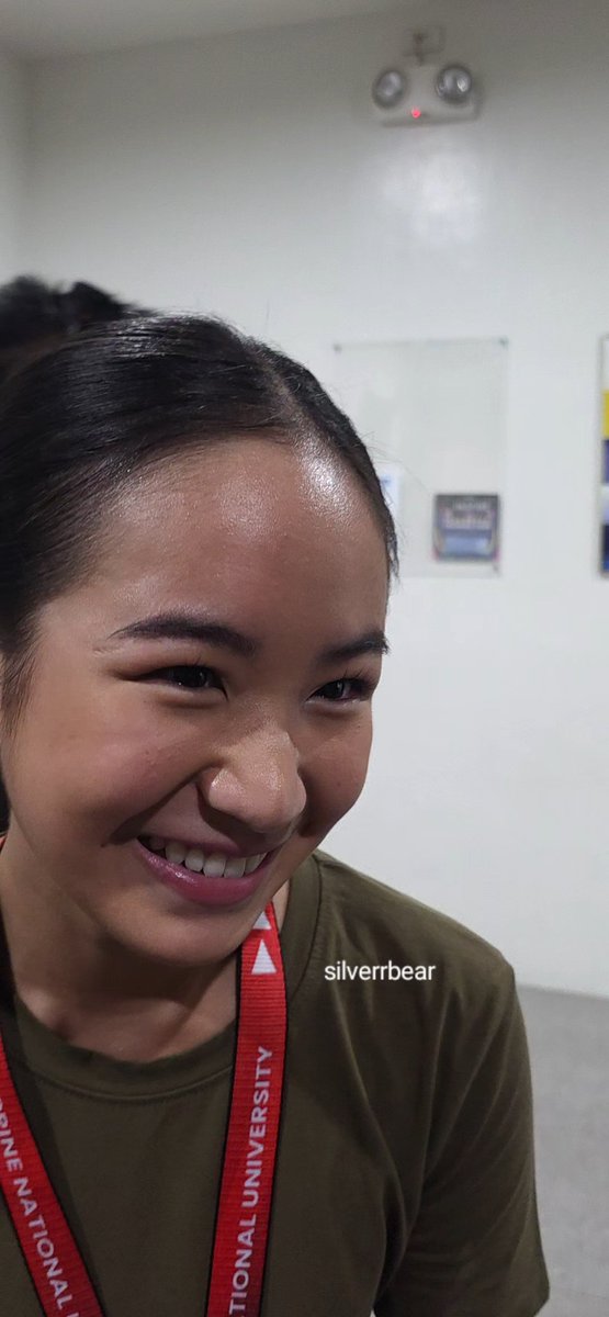silverrbear's tweet photo. Tinitingnan niya yung stickers dyan https://t.co/yl2ksZ1DtI