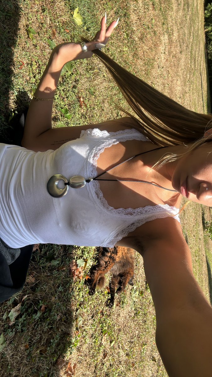 idkyet__abc's tweet photo. Such a pretty day to go shopping, wanna finance it daddy ? https://t.co/cth6Ly4Imn