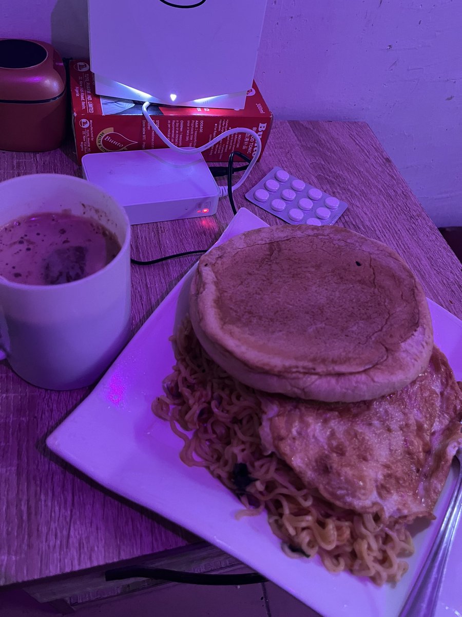 oribimthe1st's tweet photo. Life of an average Nigerian, breakfast came late buh I still bag am.

Before,             In the process,                 After https://t.co/F99UClVUmY