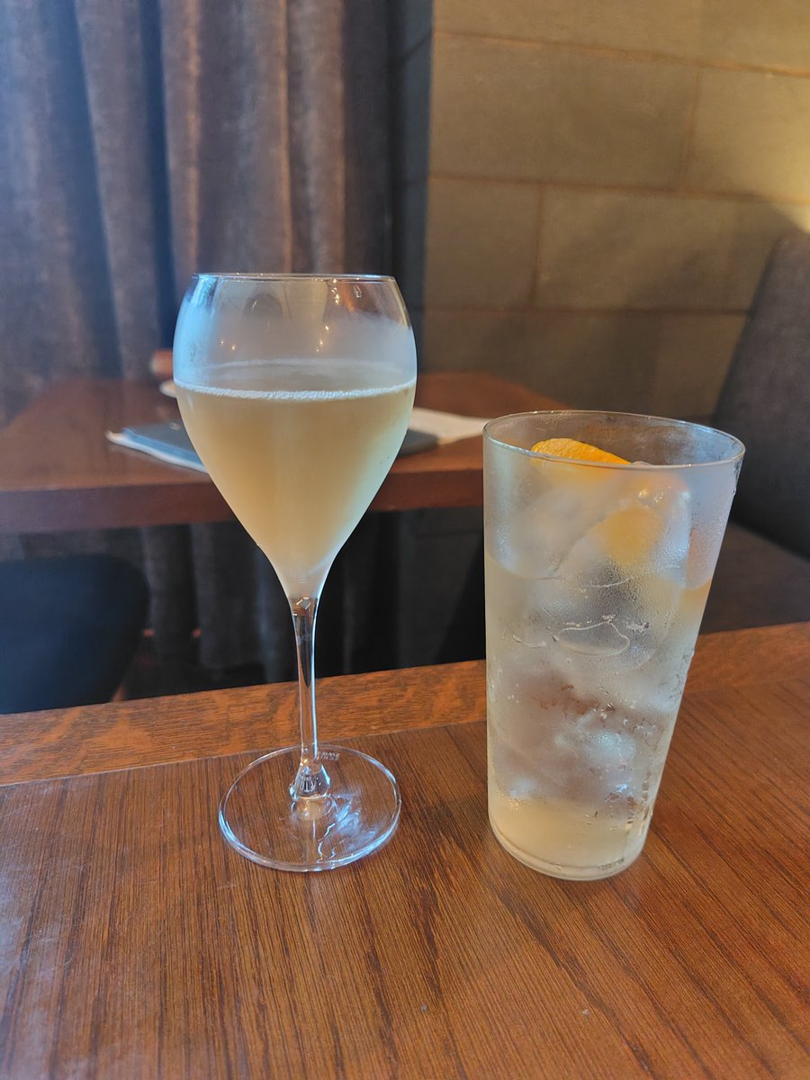 Trefle08Y's tweet photo. 六本木ミッドタウンのオランジェで食事✨️モエシャンドンでスタート🥂
#シャンパン #Champagne https://t.co/HlBn6ThKCF