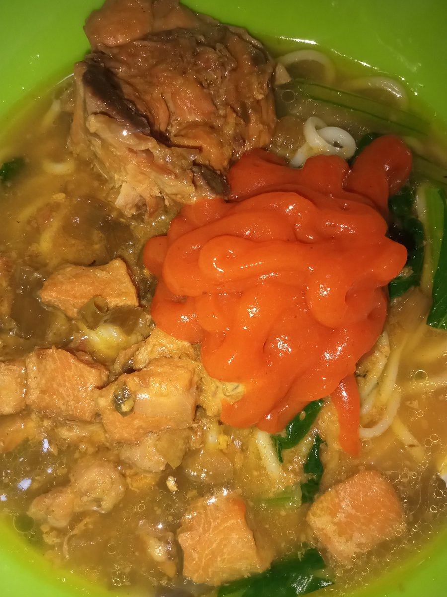 mermaiddsh's tweet photo. mi ayam buatan kemaren baru makan sekarang 🥺 biar medok dulu bumbunya🤏🏻🤤 https://t.co/Ihj3Hz7SpC