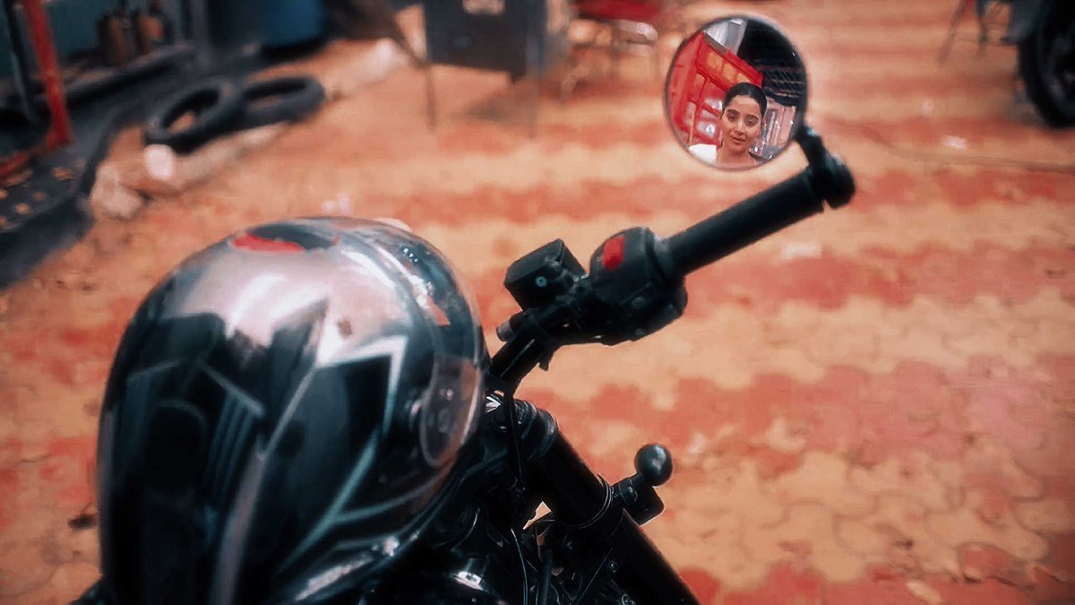 ishu_tales's tweet photo. Chemistry 🧪 ⚗️ ~ saumya's dupatta and jeet's bike [ bby ] 

[#yehfitoortera. #jeeya. #ishaandhawan. #debchandrimaroy ] https://t.co/1I5jY8zT5R