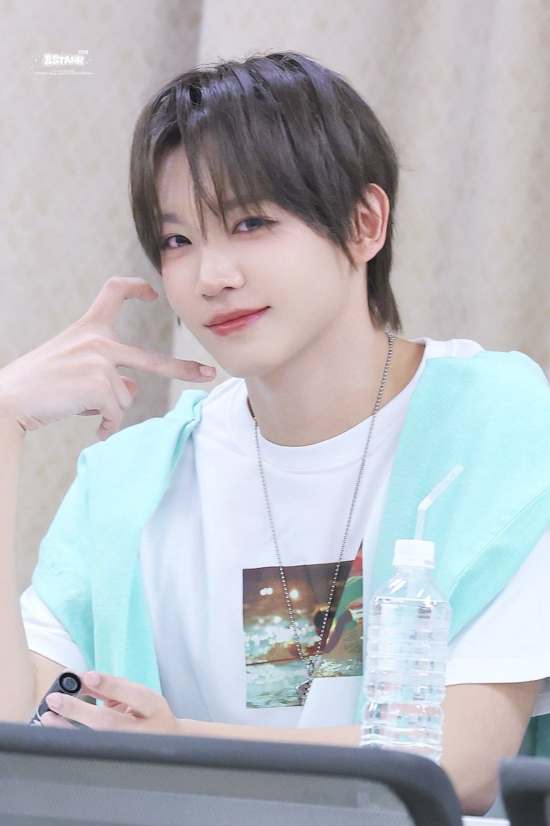 starr_ahof's tweet photo. 260823 HMV

#AHOF #SHUAIBO
#아홉 #장슈아이보 https://t.co/aNhldhMeIL