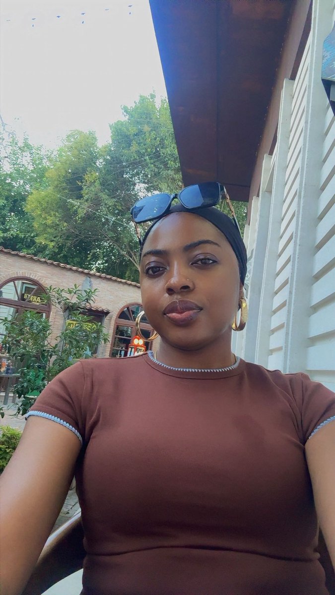 Seydat_O's tweet photo. Unwinding where the atmosphere feels right. SPF + 🕶️ keeps me moving.
Happy Sunday, make it a funday🫵
#weekendfun #explorediary https://t.co/WOIYBI1tsE