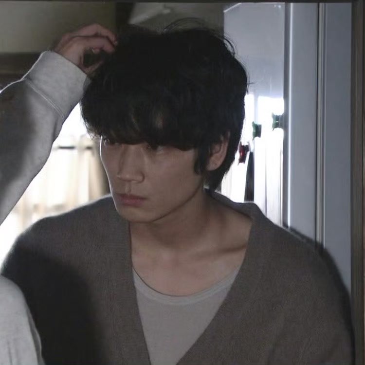 ayanogoski's tweet photo. 최고의이혼 시절 아야노고 자다 일어나서 촬영장 돌아다니다가 여자스태프가 머리스타일 달라진 거 보면 ‘앞머리 잘랐어? 귀여워 ㅎㅎ’ 했다는 거 ㅁㅊ https://t.co/Y82C3ROWzg
