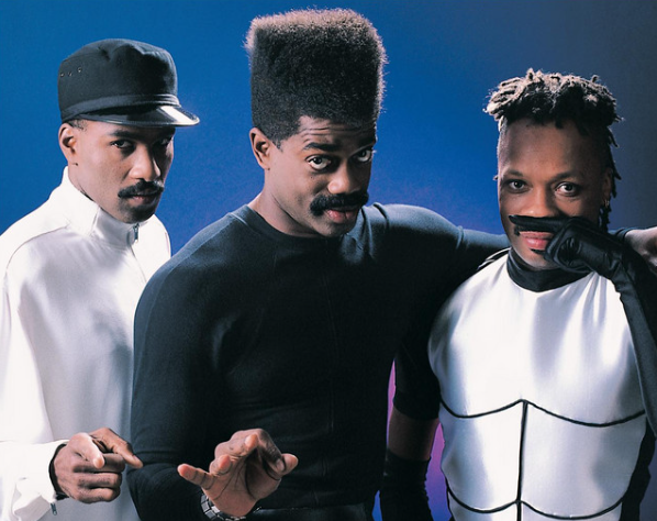musicmoments_tv's tweet photo. Cameo heard "word up" at a party.
Turned street slang into a No.1 R&B smash.
Sang through a transistor radio to get that vocal.
Greatest funk hook ever written? 👇 https://t.co/4rXQBklOyq
#Cameo #WordUp #80sMusic https://t.co/GI1TSP2OHj