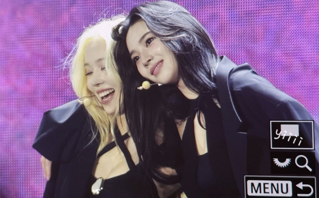 omegarinaa's tweet photo. [THREAD OF MY FAV RANDOM JMJ PICS] 💙🐱🐶💛 https://t.co/4vLu2LiQfj