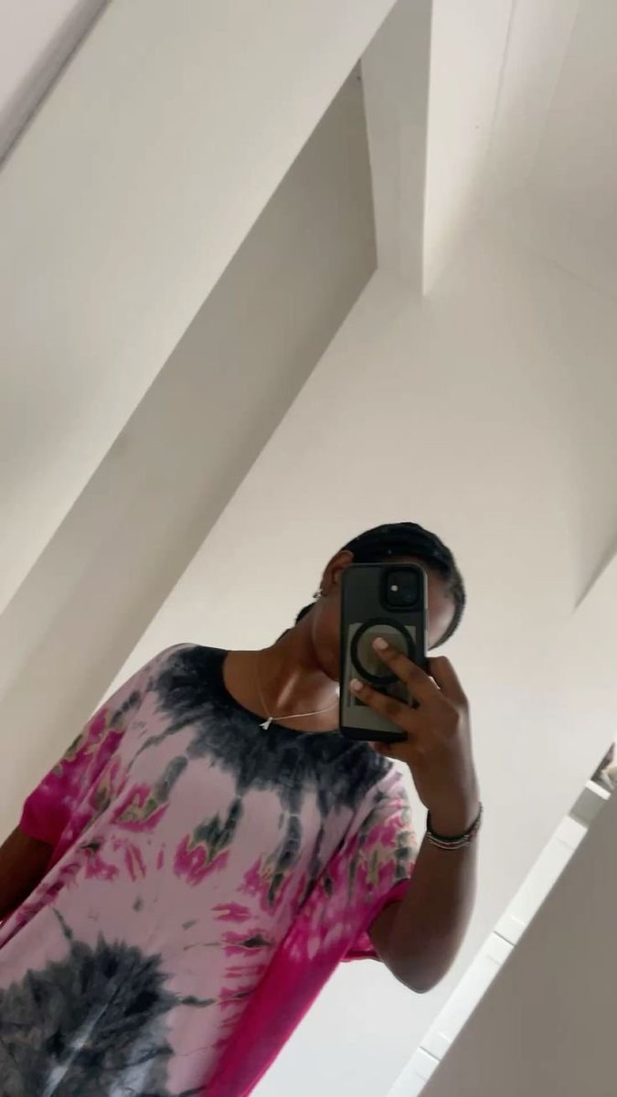 halimadarowf's tweet photo. The heat today is unreal, so I had to steal my mom’s abaya to survive.. seriously though, this comfort is unmatched 🫠🔥
#Heatwave #ComfyVibes #MomClothes #SomaliVibes https://t.co/dH1IrBh9Zw