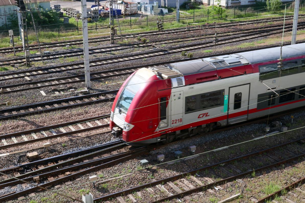 Parti_Lorrain's tweet photo. Une pétition lancée pour demander plus d’investissements de la part du Luxembourg sur la ligne Metz-Thionville-Luxembourg a récolté 5 800 signatures, soit 300 de plus que le seuil nécessaire pour être débattue au parlement luxembourgeois 🚄

https://t.co/Ak9Yp3lqon https://t.co/oYUOhs7b5a