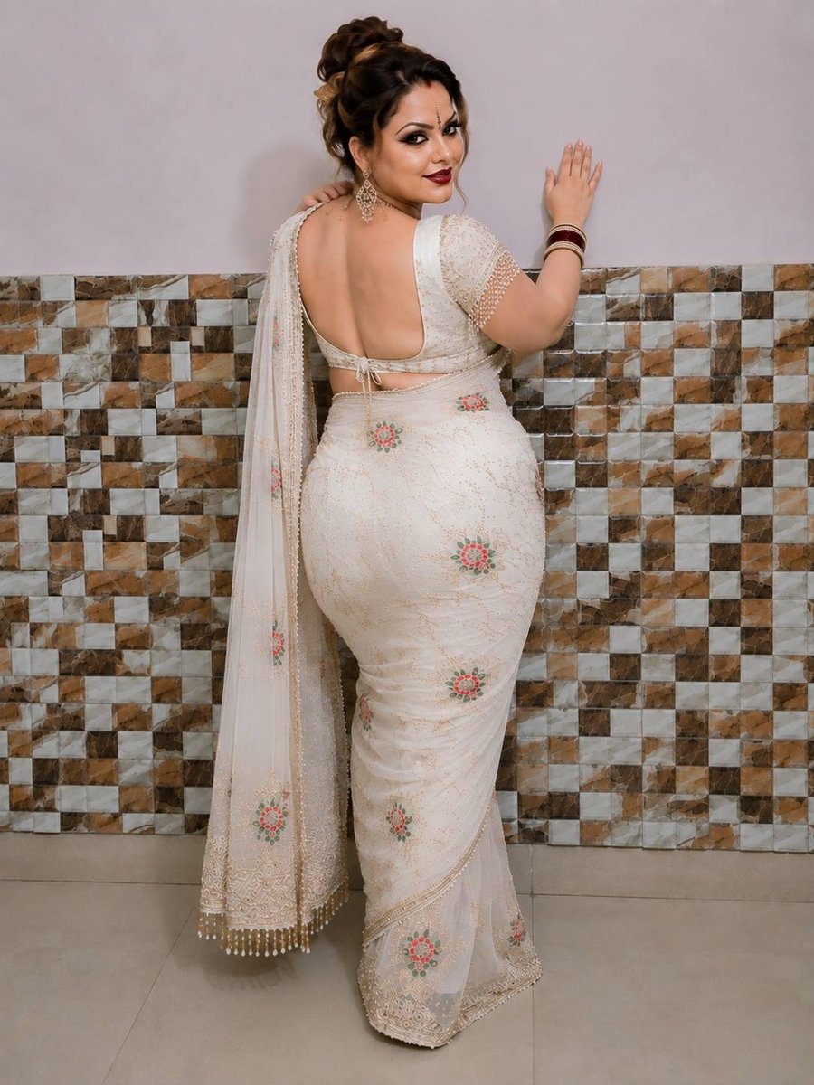 imreemasingh's tweet photo. अंदाज कुछ ऐसा होना चाहिए कि जहां भी खड़े हो जाओ आग लग जाए। 
गुड afternoon my love 💕 https://t.co/qG6l8Bj7nL