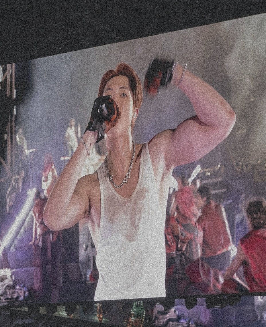 viraltakes's tweet photo. RM looks amazing in a new picture from BTS' would tour concert in Toronto 📸 https://t.co/2lhpEBE9WH