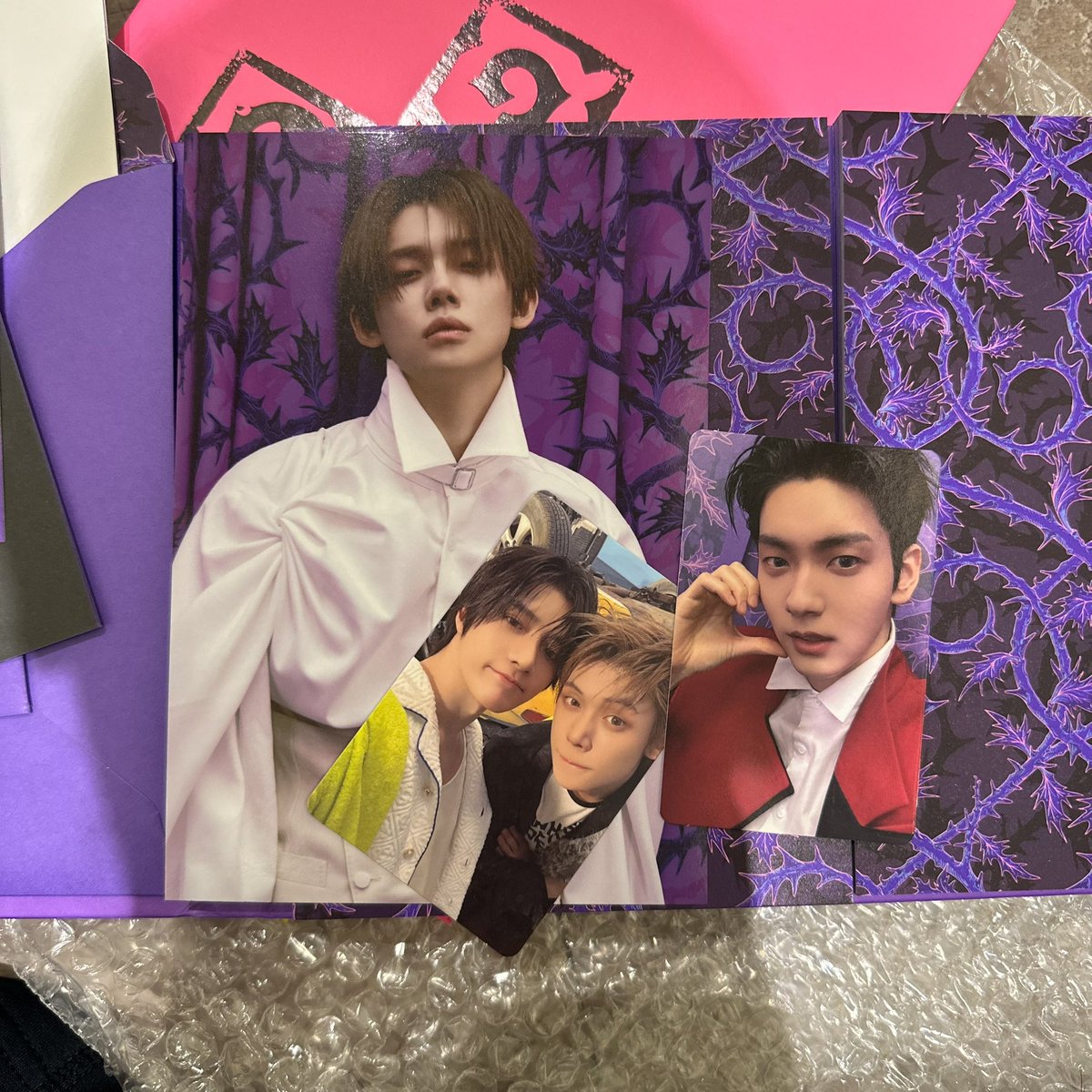 YJ_KT97's tweet photo. 拆完發現明信片甚至是意外多給我一張嗎（？）
我何德何能可以自擔含量這麼高？？？ https://t.co/VX43SgHj7B