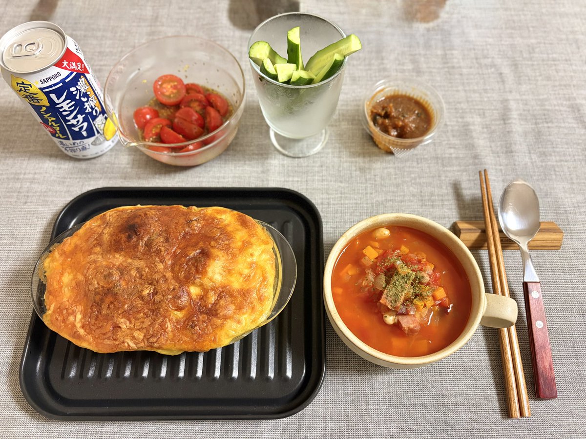 solamimix's tweet photo. カレーマカロニグラタン、ミニトマトのマリネ、きゅうりスティック、ミネストローネ
ずっと食べたかったグラタン🤩 カレーパウダーを加えてアレンジ
アツアツをはふはふ頬張るのって幸せ…！ https://t.co/VfmWf1md5p