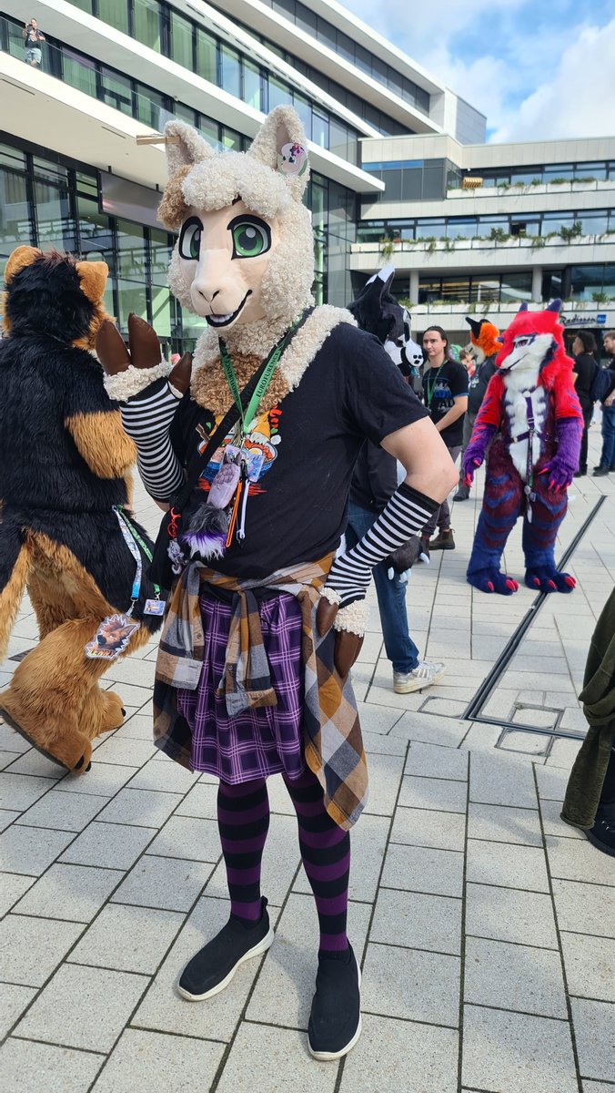Rosasilverfox's tweet photo. #Eurofurence30 was my first furry con and I had lots of fun.
I suited as my alpaca; Lutey
#Furry #fursuit #alpaca https://t.co/K5GK9d8Ksl