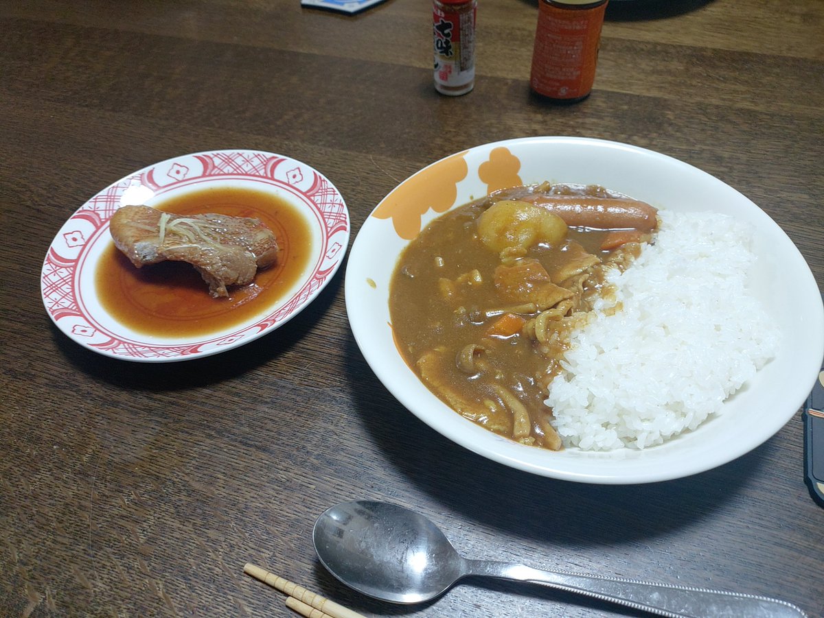 Hiramasher's tweet photo. 晩ごはん（煮付けは下の子氏リクエスト） https://t.co/SMWloIB2zN
