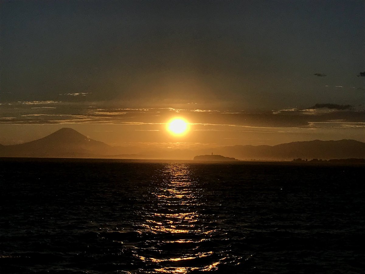 b_3oyj's tweet photo. 今日も一日お疲れ様でした
以前撮影した夏の夕焼け…
今年はチャンスに恵まれずこればかりは運が悪いと思うしかないですね🤣
葉山 真名瀬海岸
#カコソラ 
#夕焼け 
#富士山 https://t.co/87o4DDKmvd
