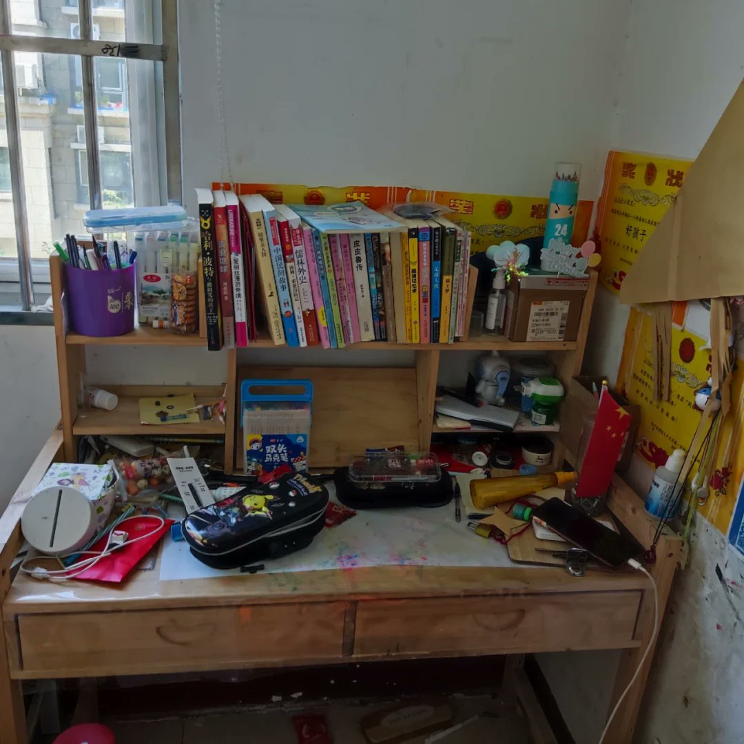 PhoenixRecks's tweet photo. Transforming my messy desk into a calm, focused workspace in 10 mins—less clutter, more clarity for work today! https://t.co/kcKncO18qL