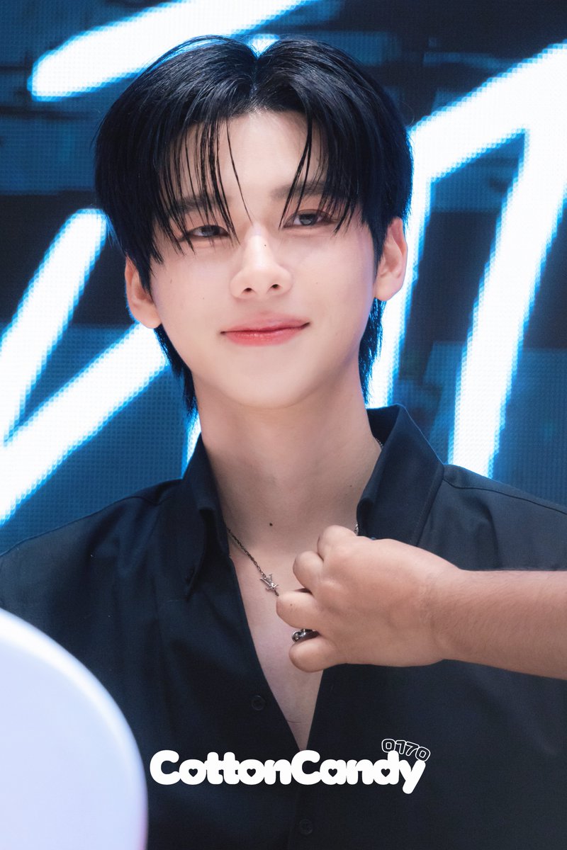 cottoncandy0170's tweet photo. 22Aug2026:TOUCH SUMMER FS WITH OHM
イケメン🥹💕
#OhmSummerFanSign
#ohmkrit https://t.co/Ak3VwBpJiH