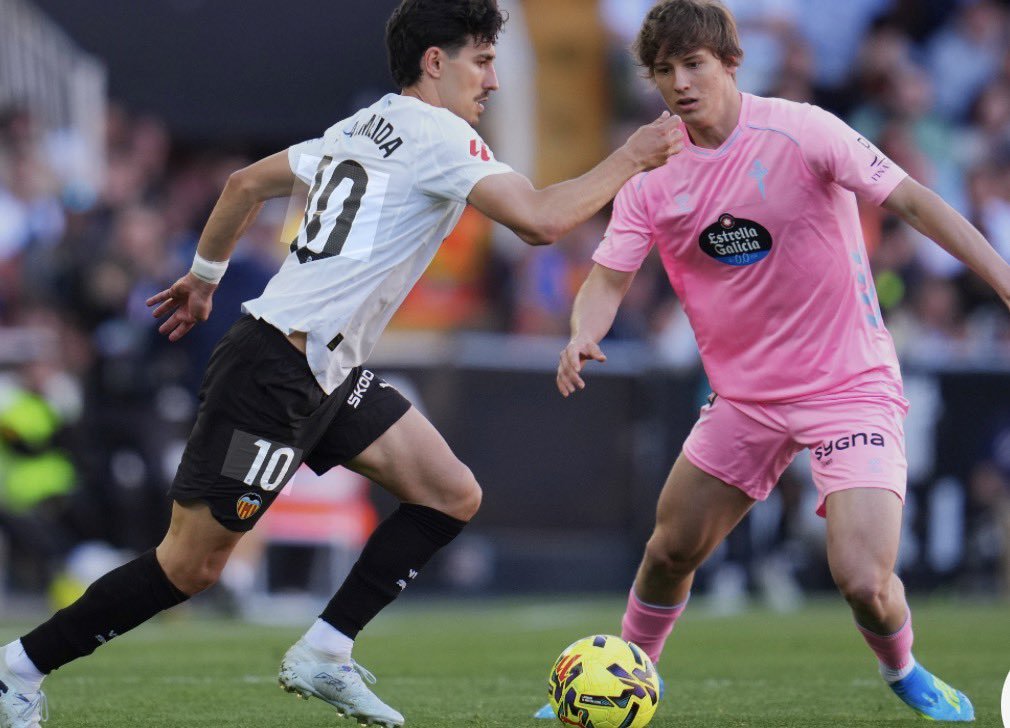 TiempoVCF's tweet photo. 🎙️ Informa @TribunaVCF

💼 Ayer hubo una reunión formal en Valencia entre VCF y Celta por ANDRÉ ALMEIDA.

❌ No hay acuerdo cercano.

💵 El Celta va a tener que acercarse entre fijo + variable a los 6M.

🗣️ Continúan negociaciones entre los clubes. https://t.co/U2XcUOIq4e