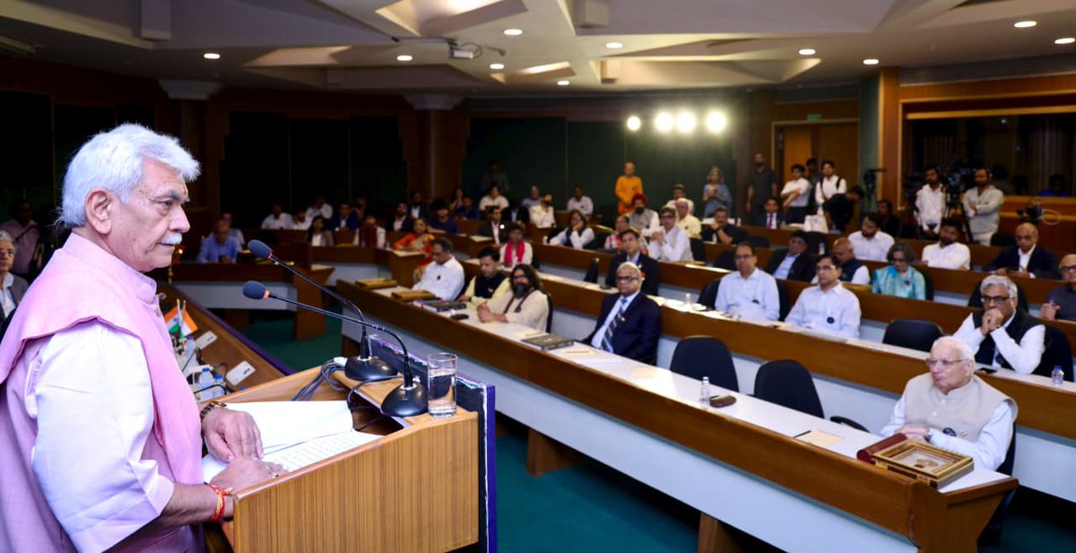 manojsinha_'s tweet photo. Today, felicitated eminent personalities from diverse fields at the 'World Wisdom Forum' event organised by the IIT Alumni Council in New Delhi. Shared the vision for Viksit Bharat and outlined five major challenges for India’s journey to 2047. https://t.co/Kdjwub2b60