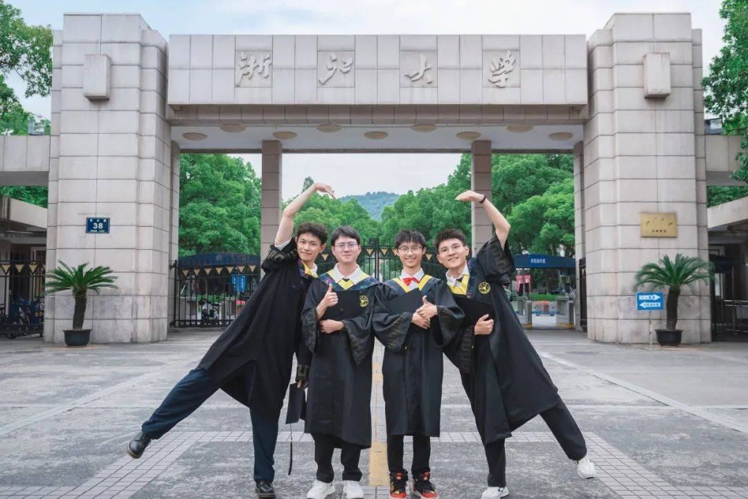 antonio_g_87's tweet photo. Graduation vibe check  Locked in these four years of late-night cram sessions, campus coffee runs, and chaotic but unforgettable memories. Grateful for every person who made it count—on to the next chapter! https://t.co/fztkHwrrkw