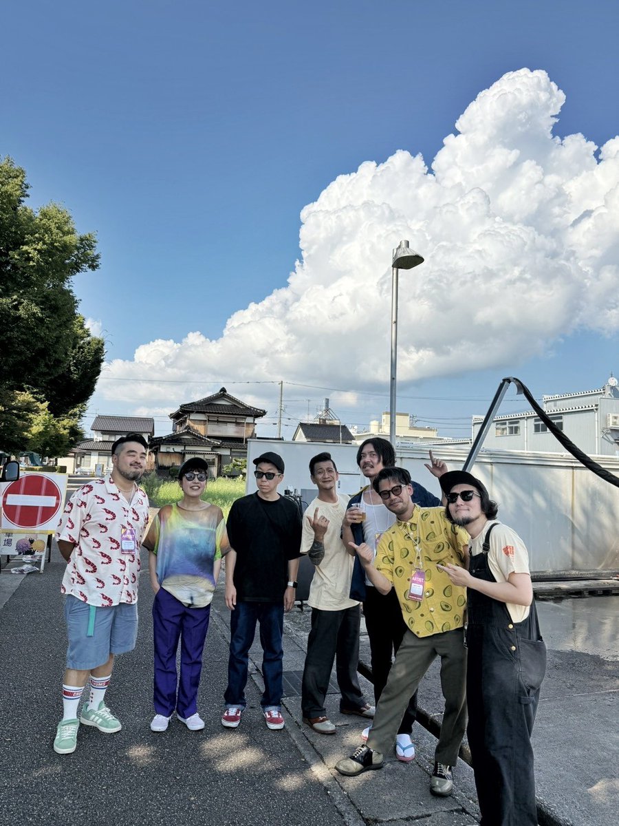 Tiger_McRover's tweet photo. 今日は富山でライブだったので自炊無し。久々に富山ブラックを食った。美味かった。それと昨日ラジオでスピッツの草野マサムネさんが俺のバンドを紹介して曲をかけてくれたんだ。嬉しかった! https://t.co/Q8Sooofnl6