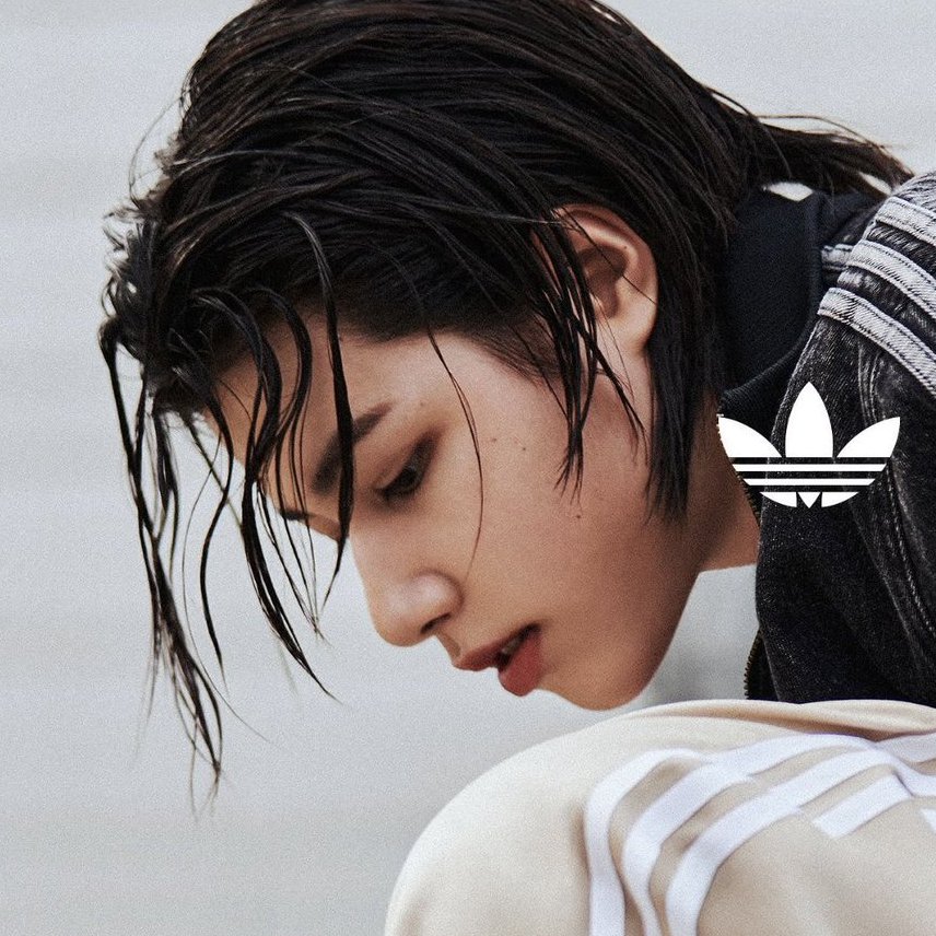 jourdainfan's tweet photo. when they dont cover louis' moles in magazine shoots >> https://t.co/33nZqgLjHK