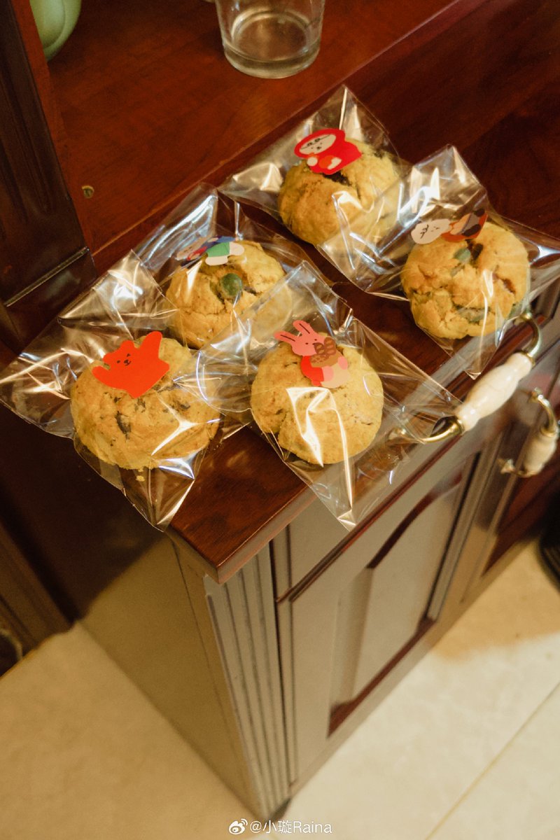 kamelbaazi's tweet photo. Just borrowed extra eggs from my neighbor today u0026 left a jar of homemade chocolate chip cookies on their porch this afternoon—small moments that turn strangers into friends! ， https://t.co/3IkZe2uBWe