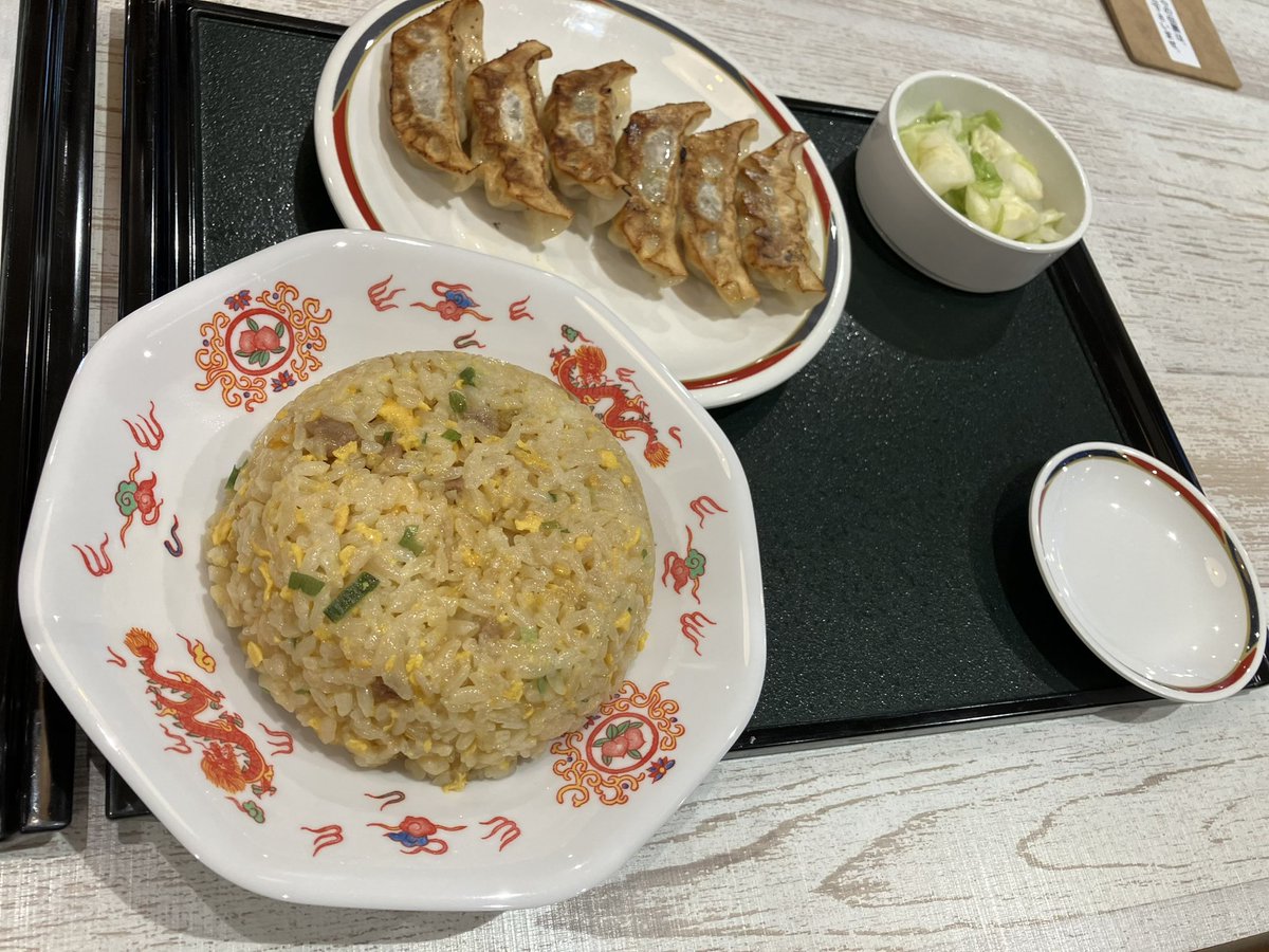 consa_y12's tweet photo. 勝っても引き分けても負けても、クラブを支えてくれているパートナー様に感謝の気持ちを伝えるべく、少しでも貢献をしていきたいのです。
ラーメンチャーハンセット食べたくて、ちょっとワンパクな注文したけれど、大満足！
SNSフォローキャンペーンもありがとうございます！
#みよしの
#consadole https://t.co/cuyaLiJYFg