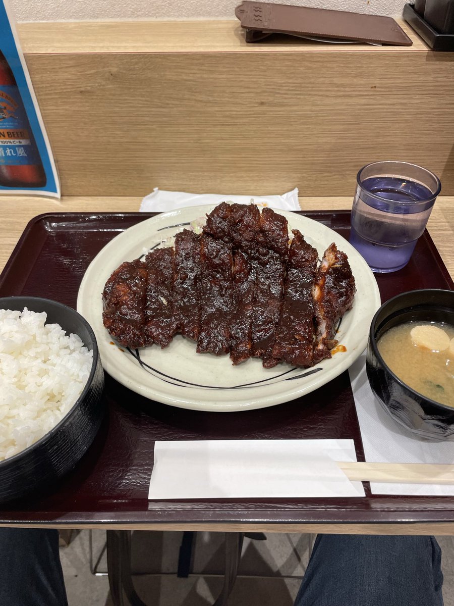 Pippi220130's tweet photo. 味噌カツ食べて帰る
満喫して大満足 https://t.co/H9pRvIrS2q