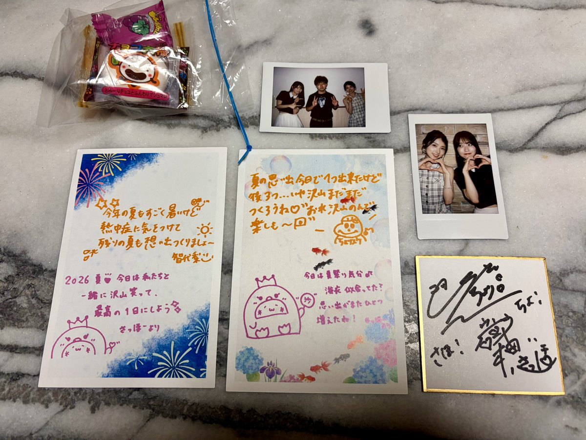 pfkamits's tweet photo. ちよさほ合同イベントに行ってきました👭
同じ事務所ながら共演無いなあと思ってたら今年入ってファンミでコラボ3回目という😲
チケット申込開始日にバーで飲んでて遅れをとり後方席でしたが、くじのグッズと特典会で救われました😊
次はオンコロライブ？岩立さんもまたいつか🙌
#中西智代梨 #岩立沙穂 https://t.co/GSfCNJoKKQ