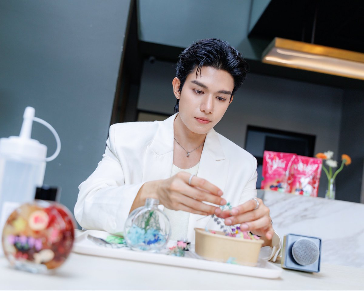 Mela_Brand's tweet photo. 𝐌𝐞𝐥𝐚 𝐁𝐥𝐨𝐨𝐦 𝐢𝐧 𝐋♥𝐯𝐞 𝐰𝐢𝐭𝐡 𝐍𝐄𝐓 🐰💓

BLOOM IN LOVE WITH NET
#MELAxNET

#netsiraphop
#MeLa #MelaThailand https://t.co/U0XDg5vxoi