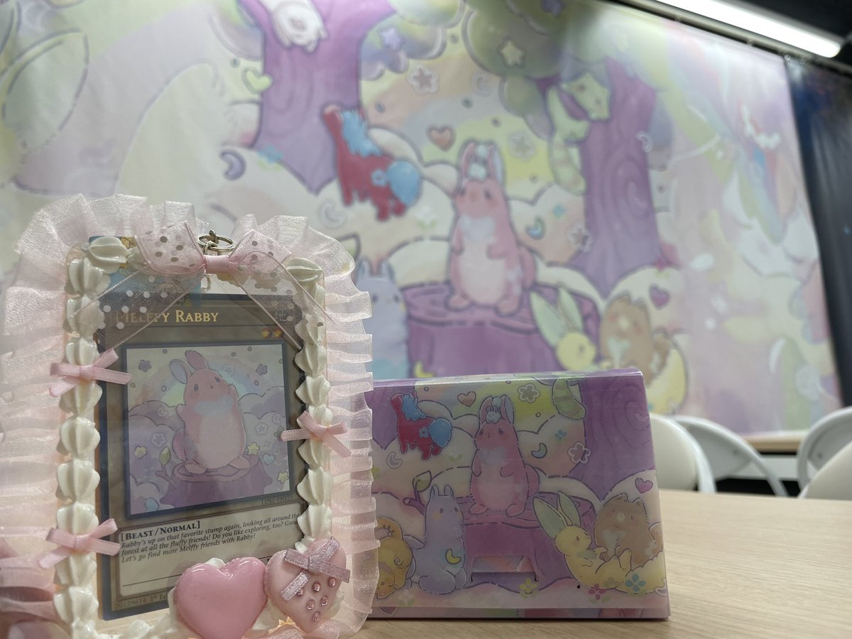 sayugasi's tweet photo. 可愛いケースに入れてる方のお写真いっぱい流れてくるから…私も！

勝つだけじゃなくて、
キャラを愛でたり、
好きを詰め込んだデッキ作ったり…

いろんな楽しみ方があるのです💞 https://t.co/ct9TqYIXBH