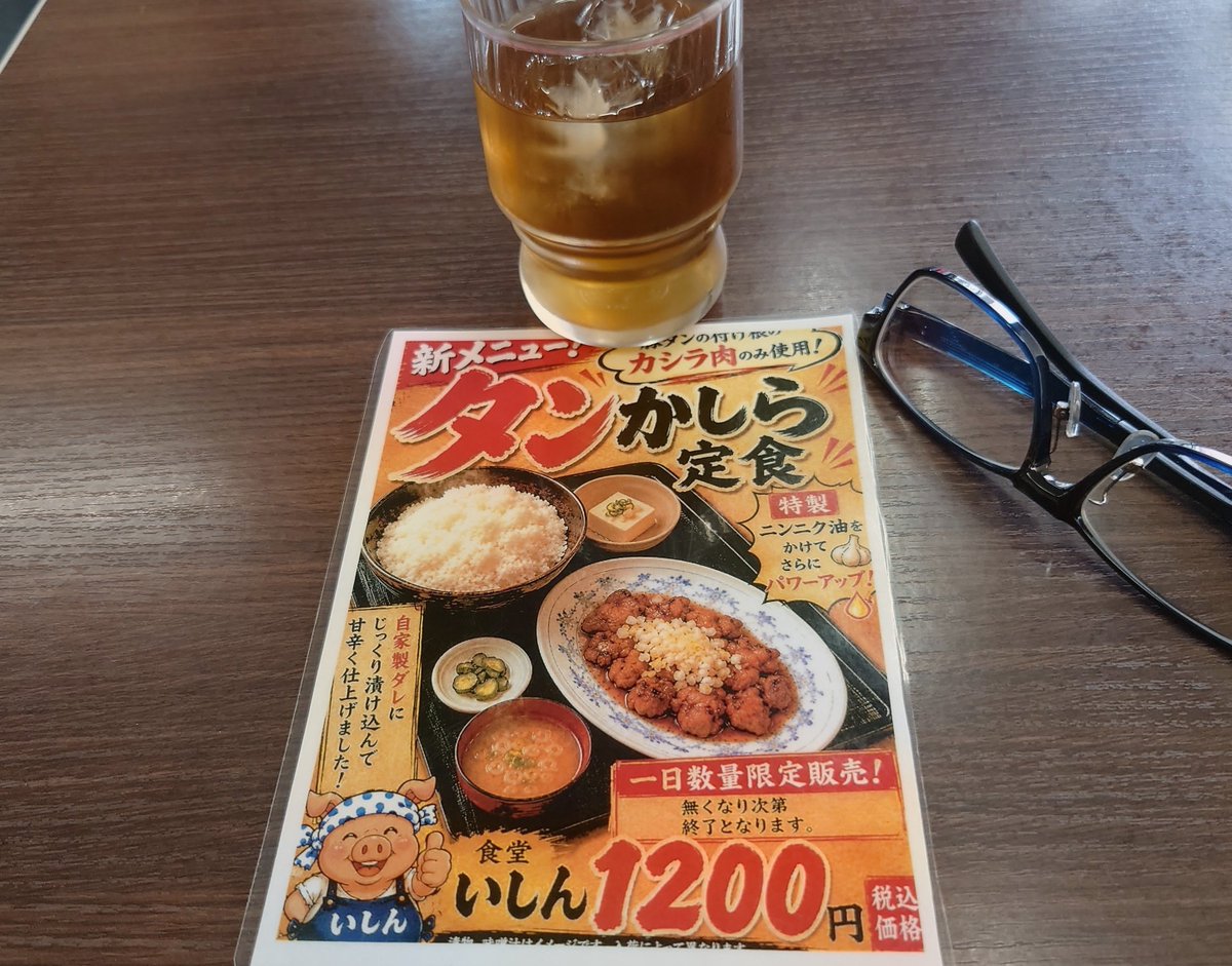 hemogurobinta's tweet photo. @CM400T カルロス・トシキレベルの1000％カッパ3着くらい持参してる感じ？
ちなみに写真撮る前に名前書くのはデフォですからね👍
59の30分待ち。 https://t.co/eKKkbMNGh6