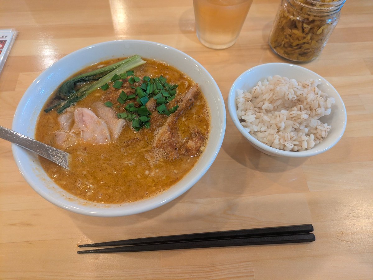 cosmicsub's tweet photo. 本郷にはしばらく住んでたけど、未成年の頃の話なので昔ながらの店すら全然知らん
赤門の目の前にこんなに猛省好みの担々麺屋さんがあったなんて。
#もーせーごはん https://t.co/p9czWU31Og